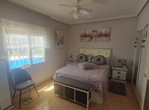 Resale - Finca / Country Property *  - Catral *