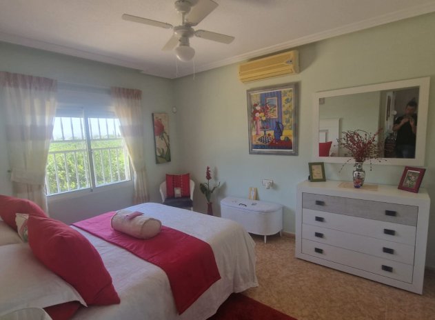 Resale - Finca / Country Property *  - Catral *