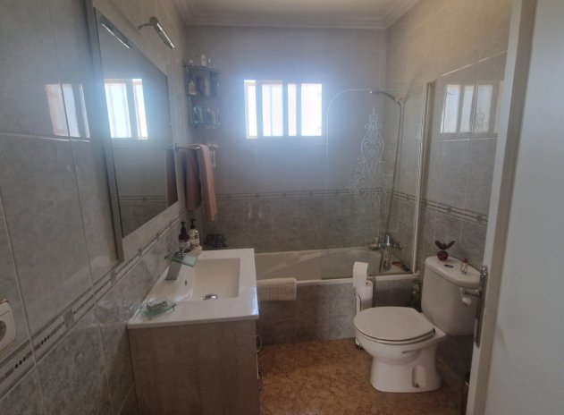 Resale - Finca / Country Property *  - Catral *