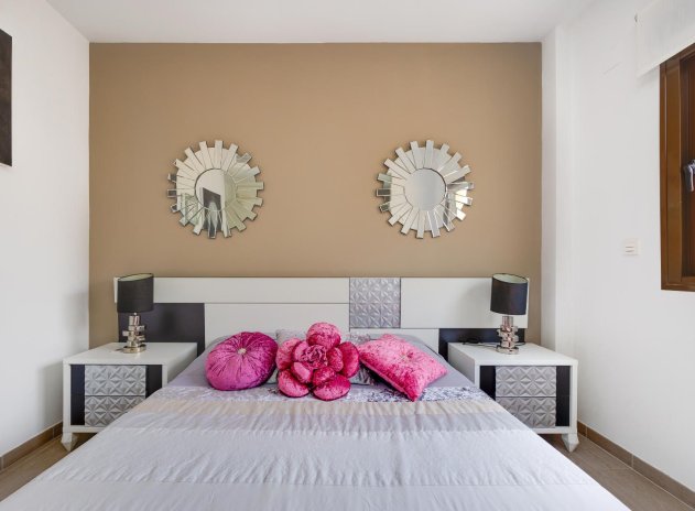 Resale - Villa * - Rojales *