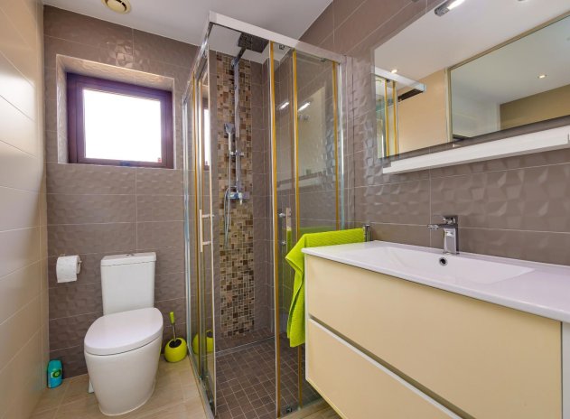 Resale - Villa * - Rojales *