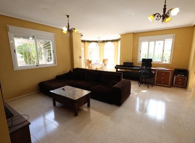 Herverkoop - Rijwoning - Rojales - Doña Pepa