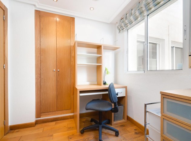 Herverkoop - Appartement - Torrevieja - Playa del Acequión