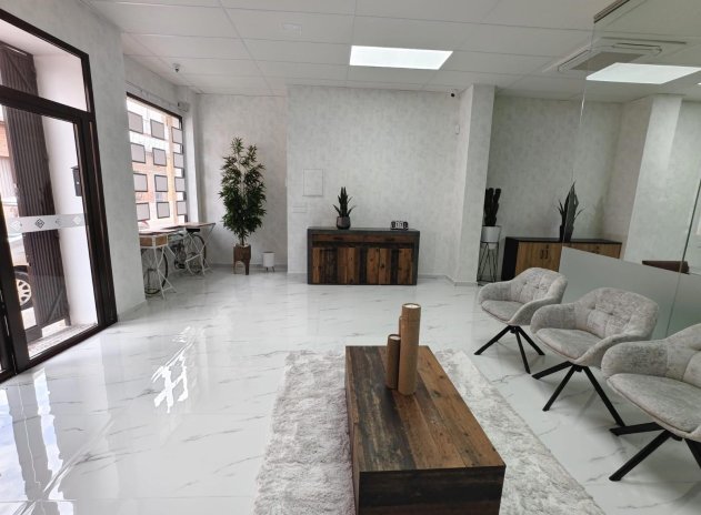 Revente - Locales Comerciales - Los Montesinos
