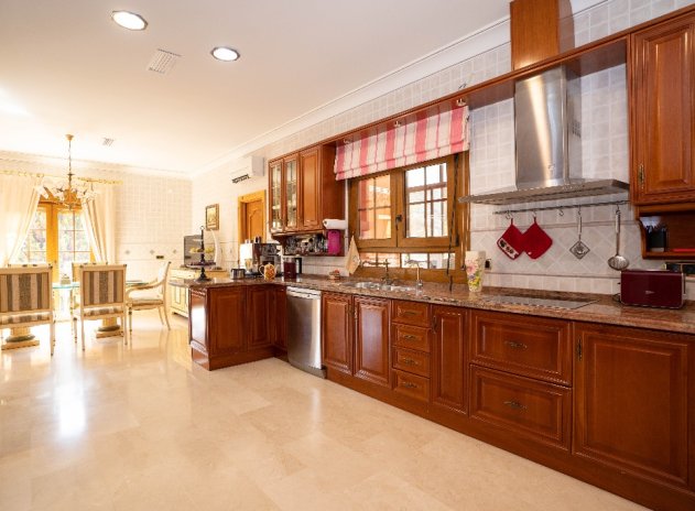 Resale - Villa * - Campoamor *