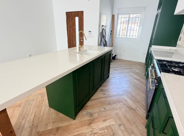 Resale - Townhouse * - Catral *