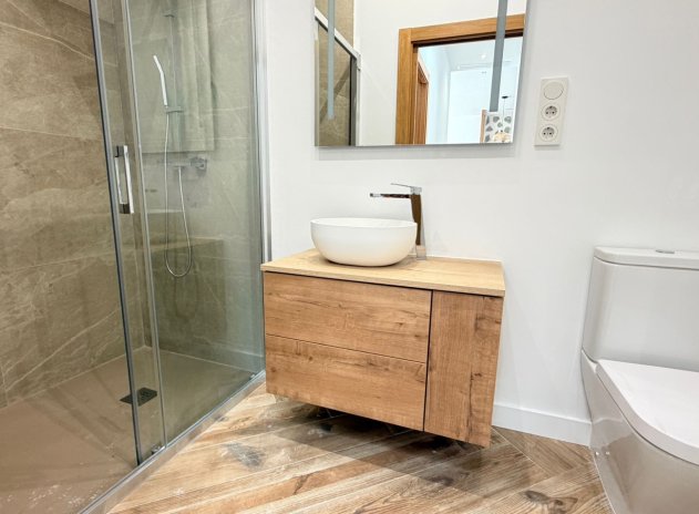 Resale - Townhouse * - Catral *