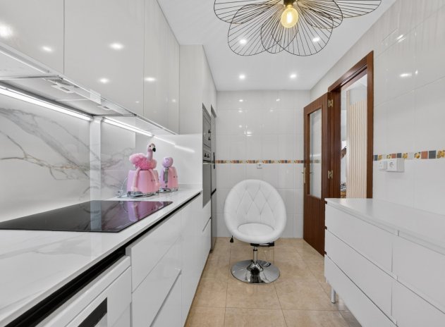 Resale - Apartment / Flat * - Bigastro *