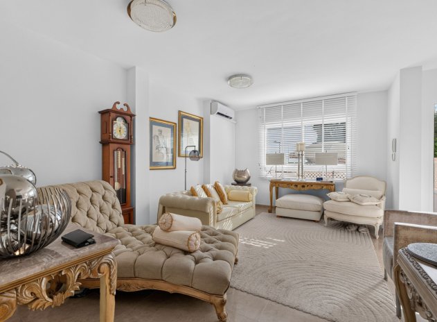 Resale - Apartment / Flat * - Bigastro *