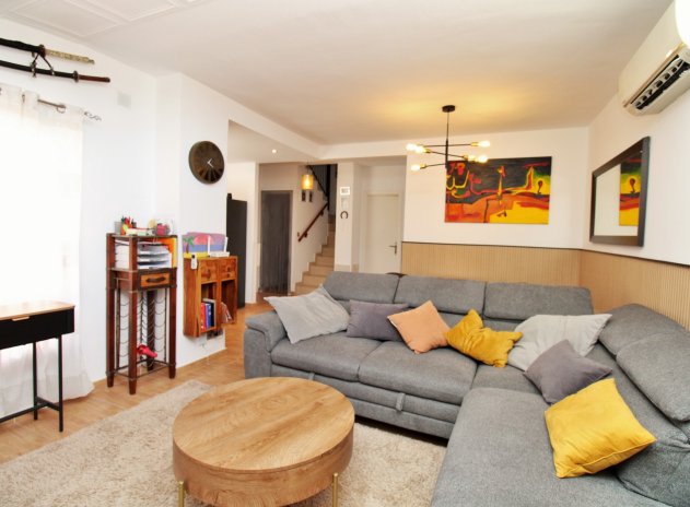 Reventa - Casa adosada - Villamartin - Villamartín