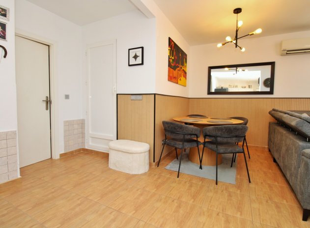 Reventa - Casa adosada - Villamartin - Villamartín