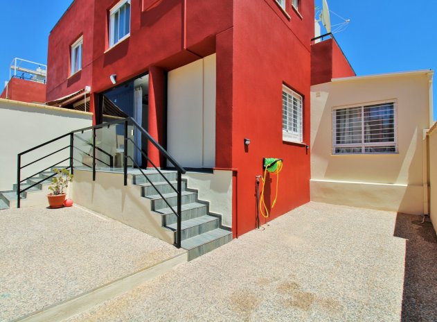 Reventa - Casa adosada - Villamartin - Villamartín