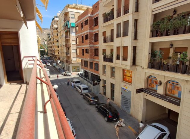 Resale - Apartment / Flat * - Orihuela *