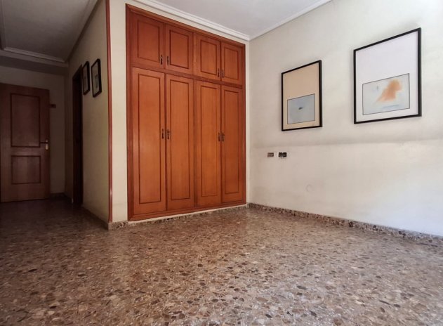 Resale - Apartment / Flat * - Orihuela *