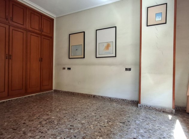 Resale - Apartment / Flat * - Orihuela *