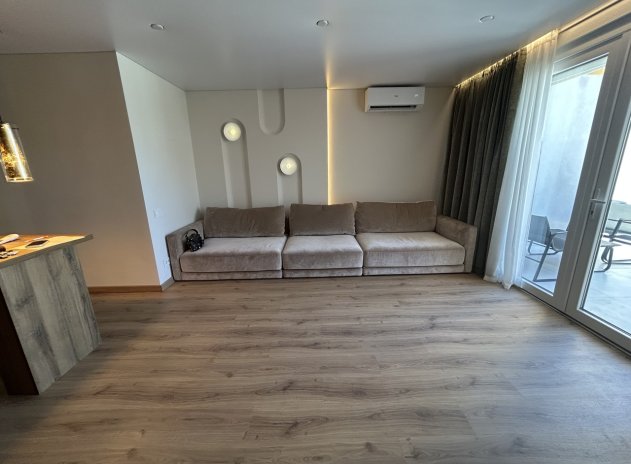 Resale - Apartment / Flat * - Torrevieja *