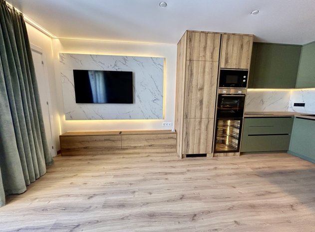 Resale - Apartment / Flat * - Torrevieja *