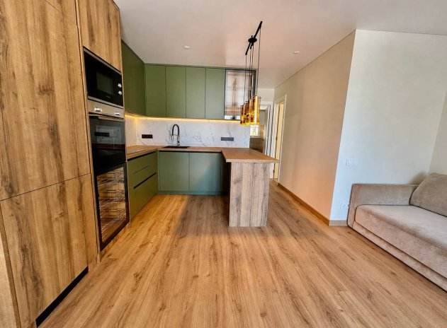 Resale - Apartment / Flat * - Torrevieja *