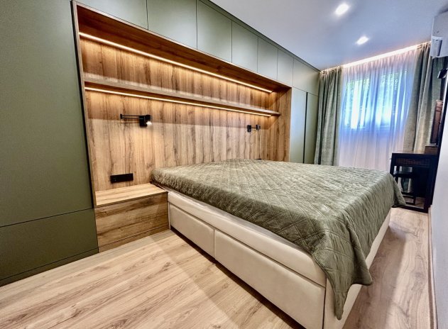 Resale - Apartment / Flat * - Torrevieja *