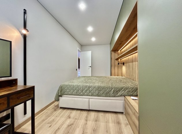 Resale - Apartment / Flat * - Torrevieja *