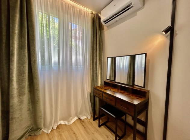 Resale - Apartment / Flat * - Torrevieja *