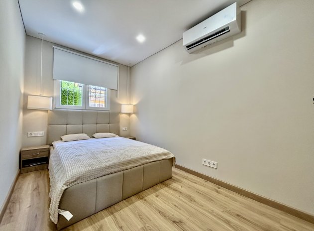 Resale - Apartment / Flat * - Torrevieja *