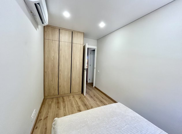 Resale - Apartment / Flat * - Torrevieja *