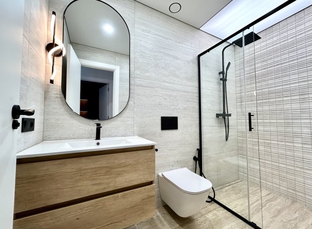 Resale - Apartment / Flat * - Torrevieja *