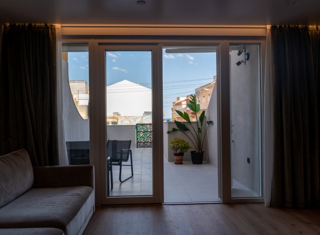 Resale - Apartment / Flat * - Torrevieja *