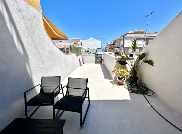 Resale - Apartment / Flat * - Torrevieja *
