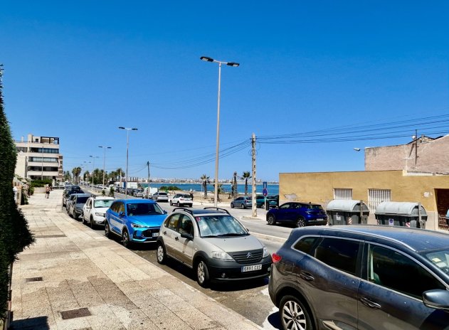 Resale - Apartment / Flat * - Torrevieja *