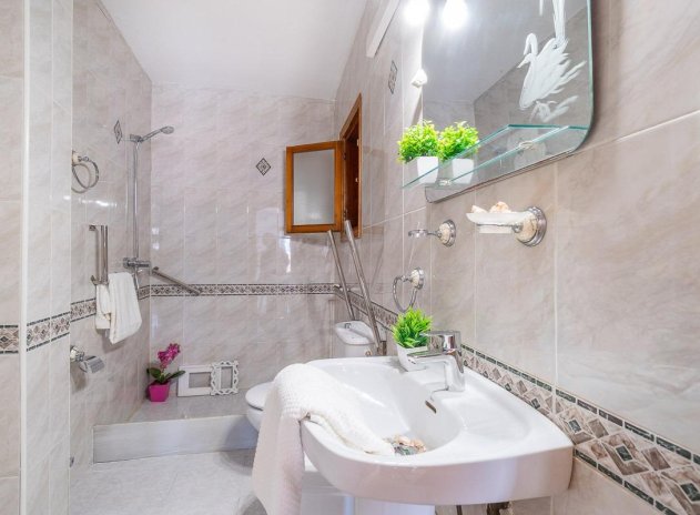 Herverkoop - Rijwoning - Torrevieja - La Siesta