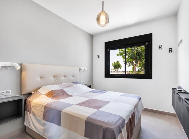 Resale - Apartment / Flat * - Pilar de la Horadada *