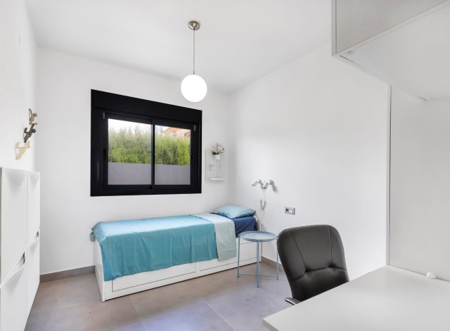 Resale - Apartment / Flat * - Pilar de la Horadada *