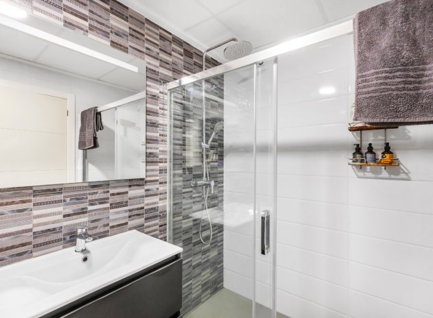 Resale - Apartment / Flat * - Pilar de la Horadada *