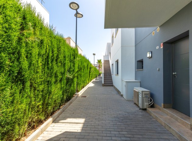 Resale - Apartment / Flat * - Pilar de la Horadada *