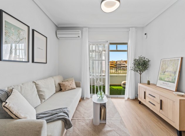 Resale - Apartment / Flat * - Playa Flamenca *