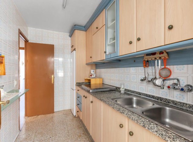 Resale - Apartment / Flat * - Torrevieja *