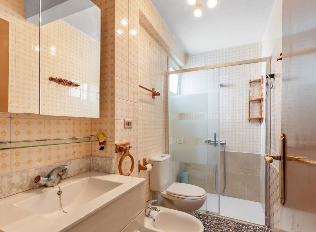 Resale - Apartment / Flat * - Torrevieja *