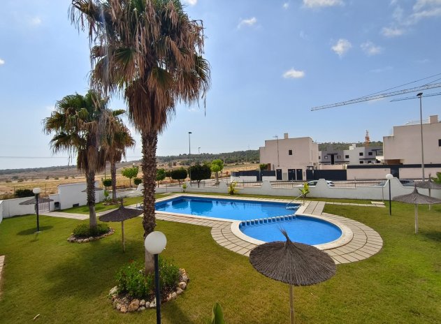 Reventa - Casa adosada - San Miguel de Salinas