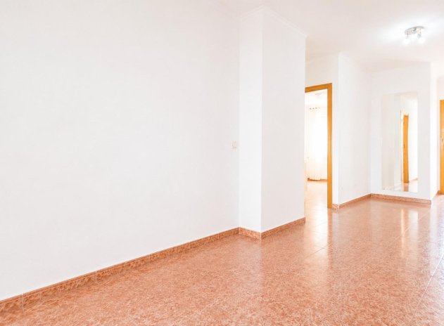 Resale - Apartment / Flat * - Torrevieja *