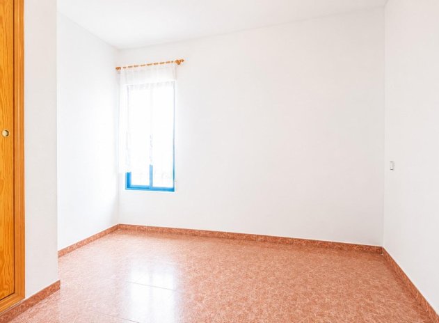 Resale - Apartment / Flat * - Torrevieja *