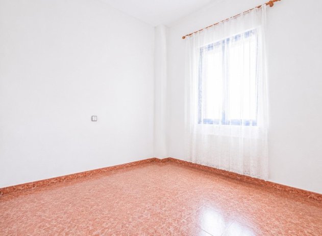 Resale - Apartment / Flat * - Torrevieja *