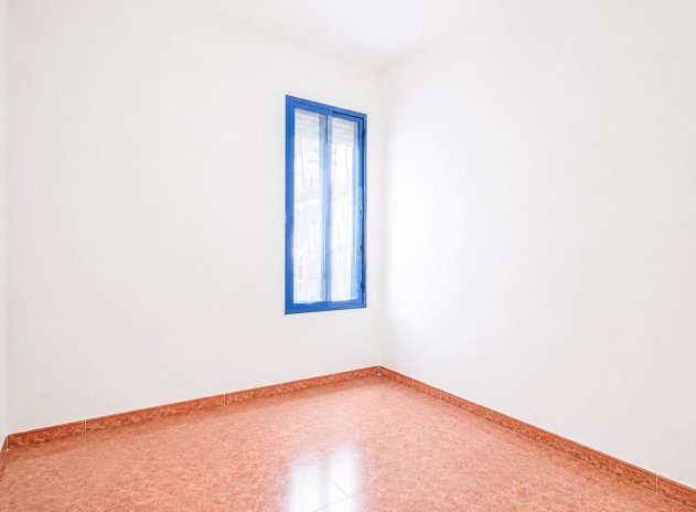 Resale - Apartment / Flat * - Torrevieja *