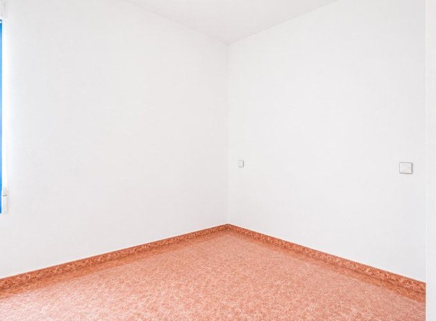 Resale - Apartment / Flat * - Torrevieja *