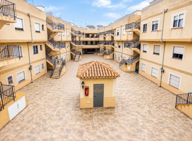 Resale - Apartment / Flat * - Torrevieja *