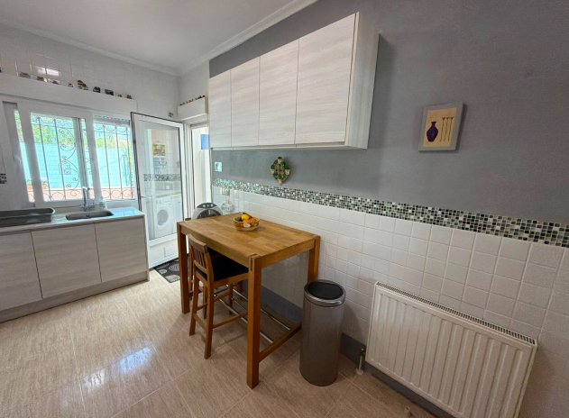 Herverkoop - Villa - Los Montesinos - La Herrada