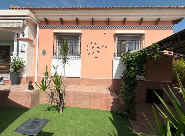 Herverkoop - Villa - Los Montesinos - La Herrada