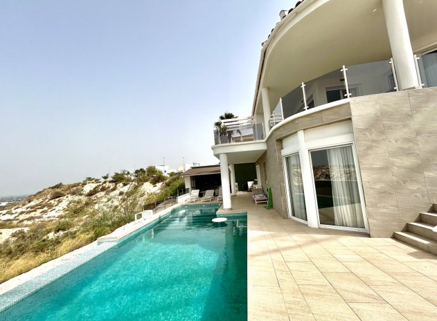 Resale - Villa * - Ciudad Quesada *
