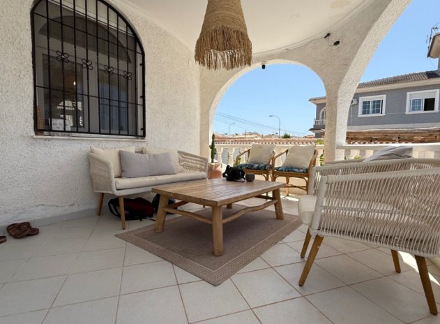 Resale - Villa * - Torrevieja *